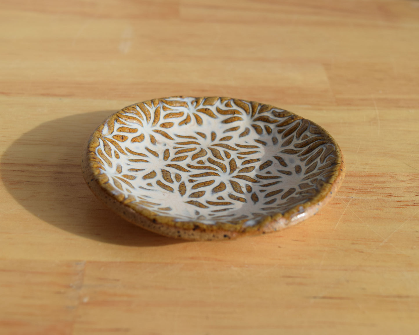 White Texture Ring Dish 1