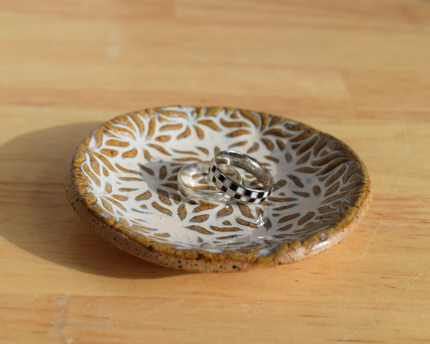 White Texture Ring Dish 1